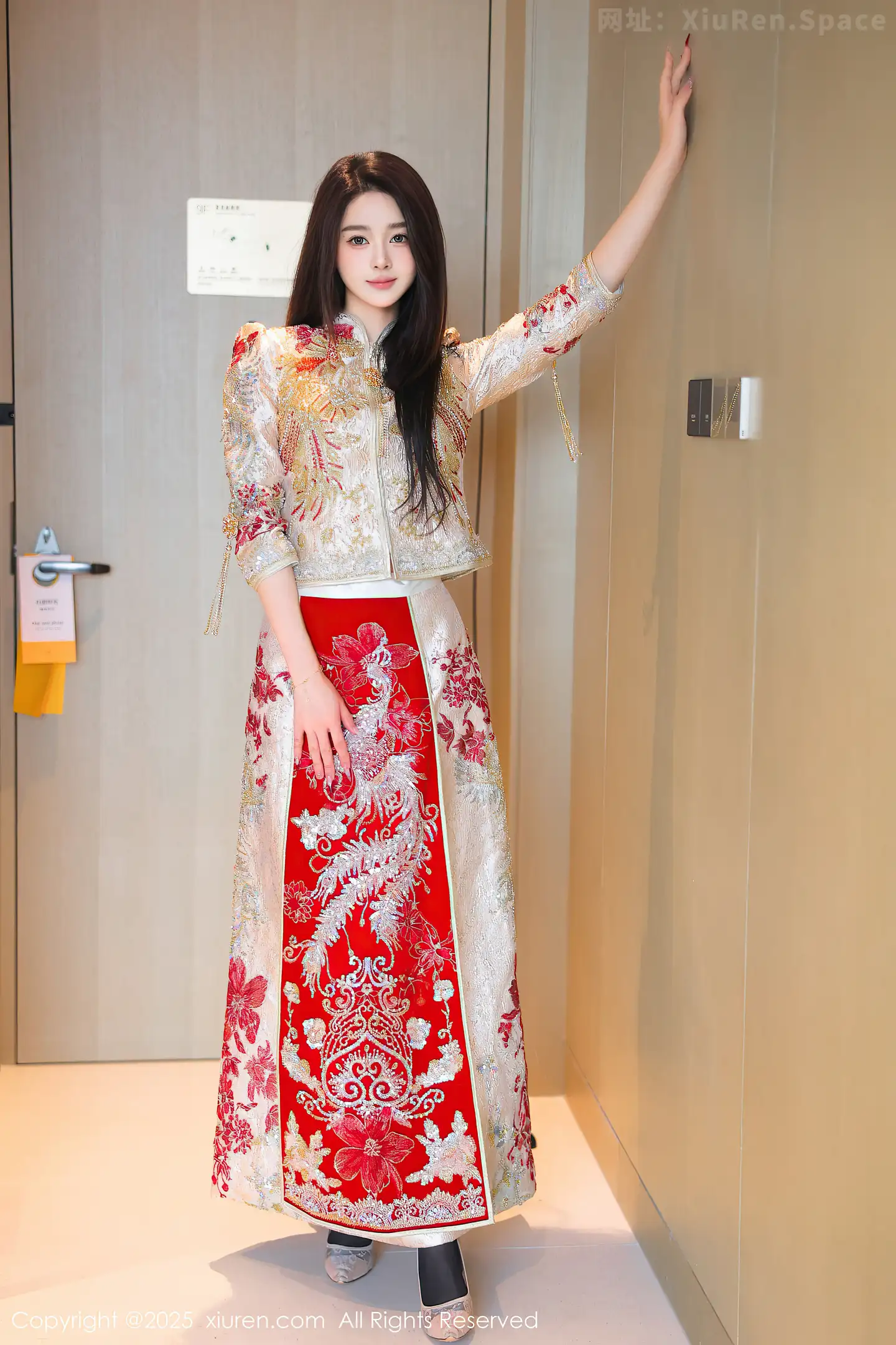 图片[2]-[XiuRen秀人网] VOL.9833 模特Candy糖糖性感喜庆服饰露红色情趣服饰秀丰腴身材诱惑写真88P-秀人网官方网站